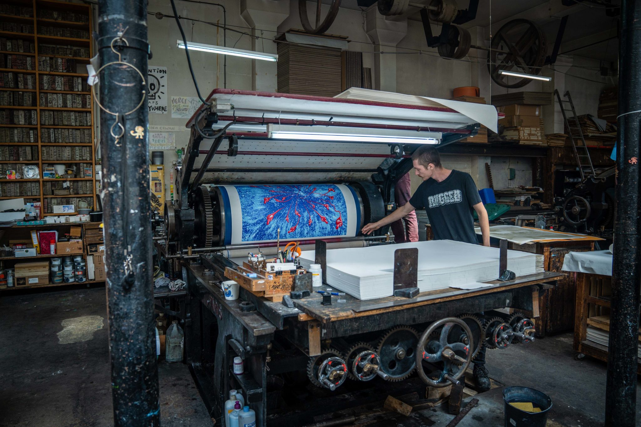 in-the-beginning-red-glitters-gloss-edition-kenny-scharf-jrp-printing-process-paris