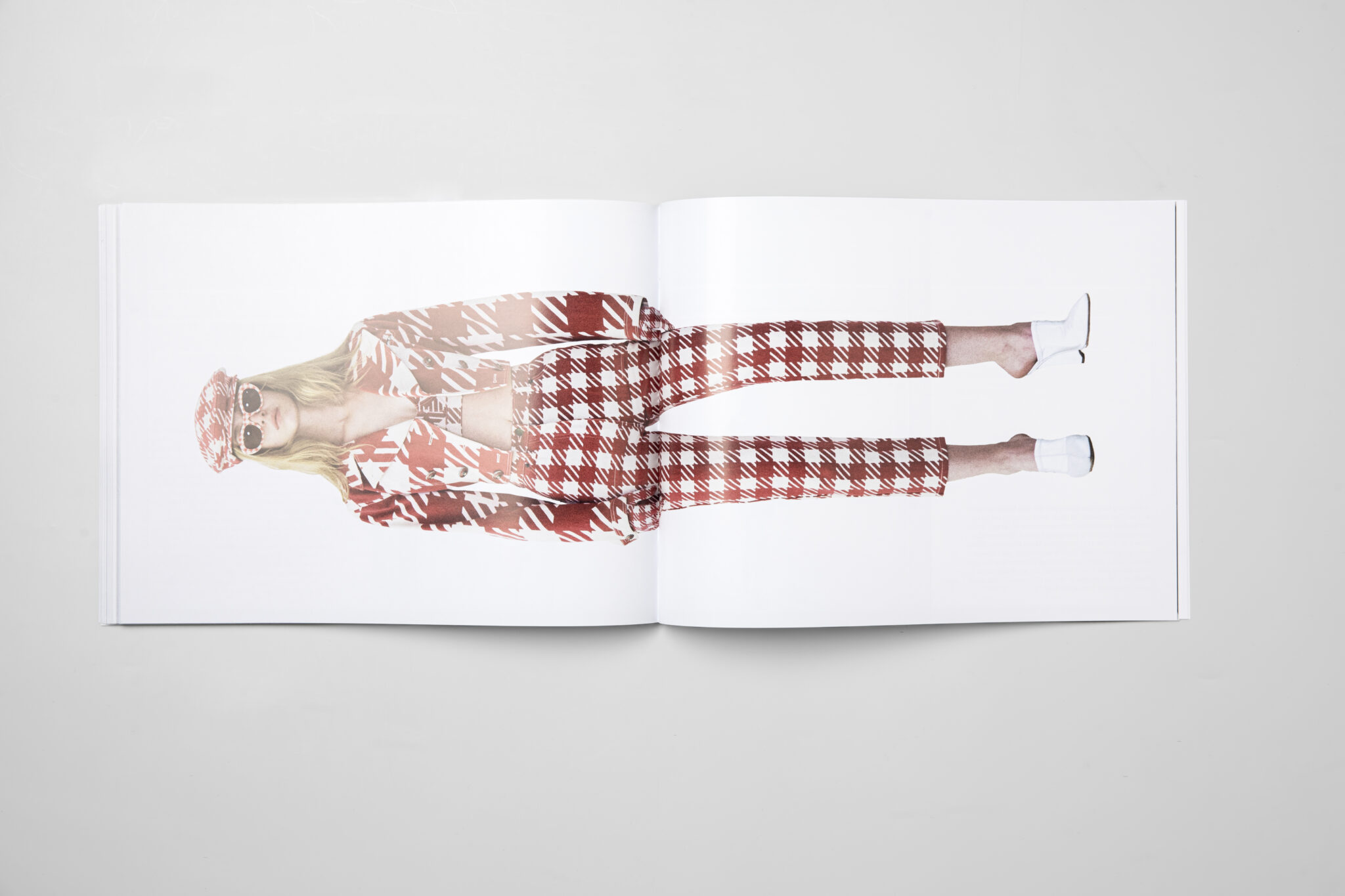 JRP_Double-positive_Sylvie-Fleury-17