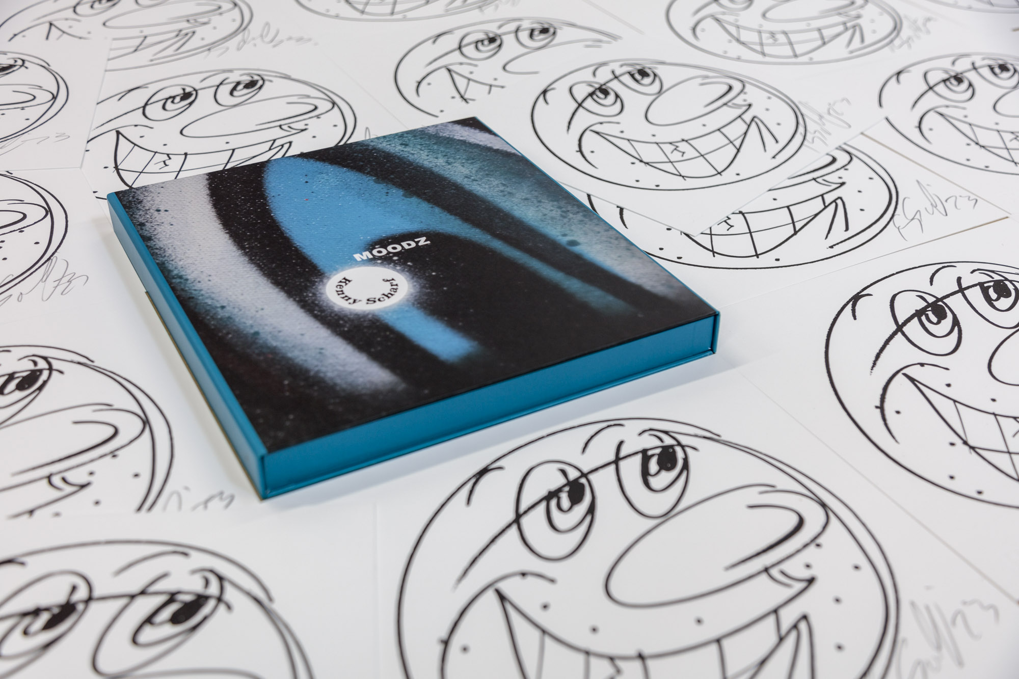 moodz-kenny-scharf-limited-edition-book-box-prints