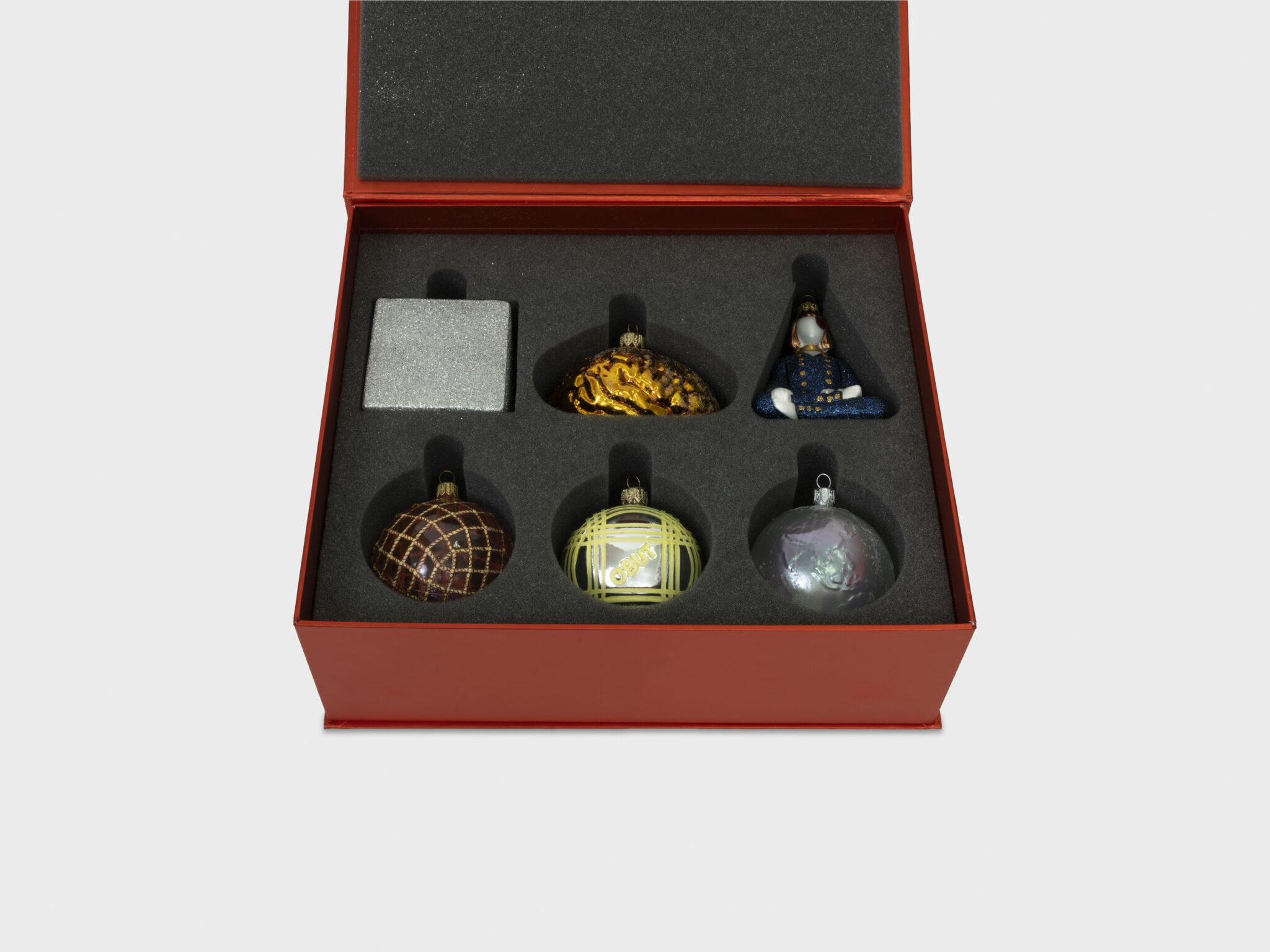 christmas-ornaments-2023-box-open-zoom