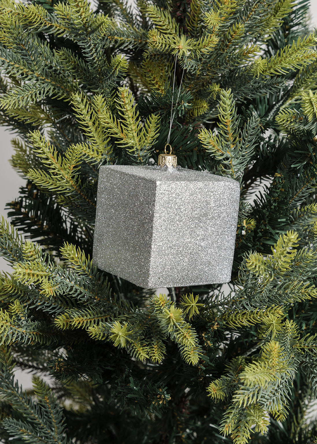 christmas-ornaments-2023-tree-olivier-mosset-side