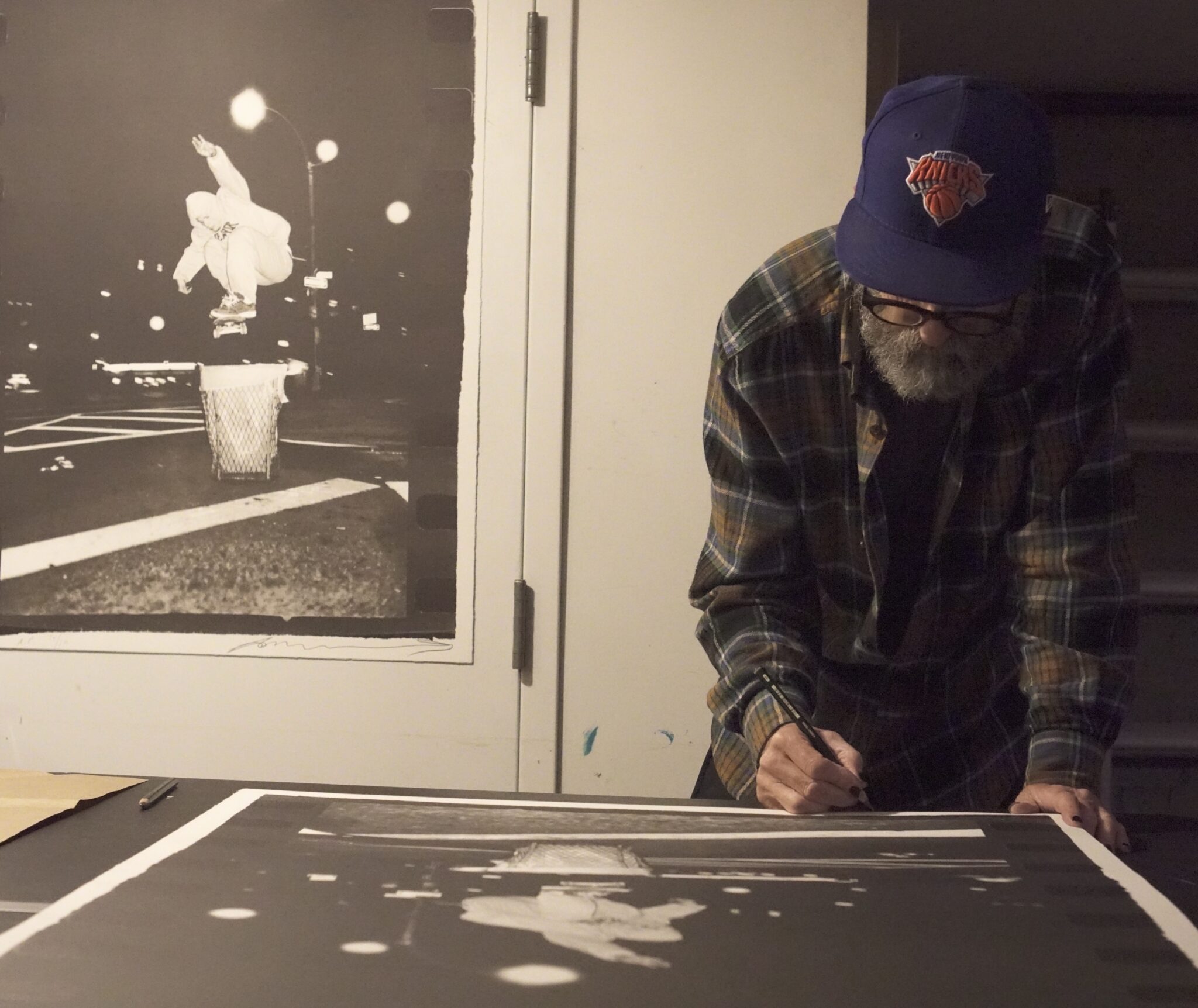 JRP-EDITIONS-ARI-MARCOPOULOS-LITHO-SIGNING-2