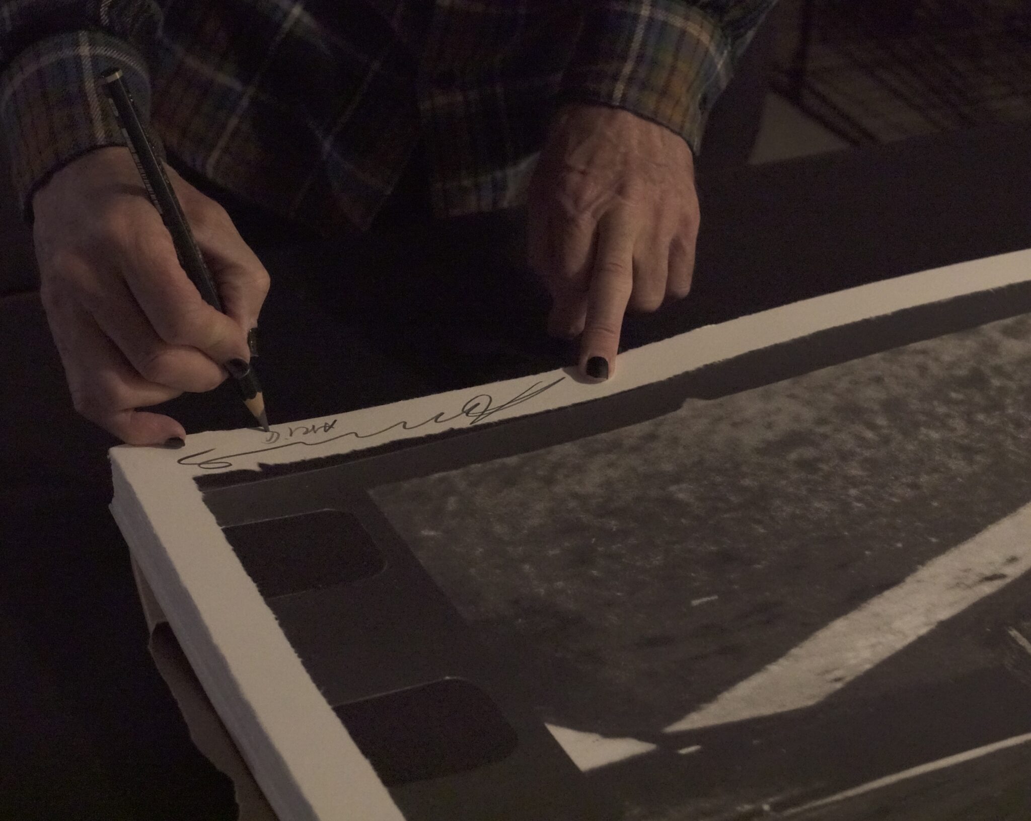 JRP-EDITIONS-ARI-MARCOPOULOS-LITHO-SIGNING